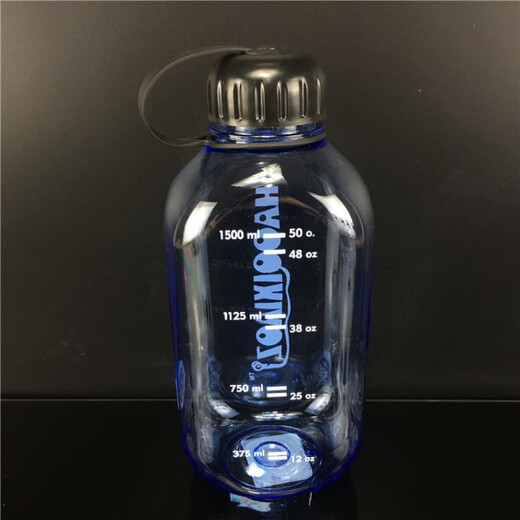 Qinkai Curious Boy Square Space Cup Large Water Bottle Outdoor Portable Water Bottle Sports Water Cup with Scale 1500ml