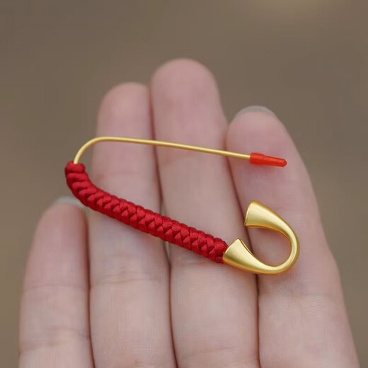 Creative hand-knitted diamond knot red rope children's baby baby maternity clothes brooch fixed sand gold pin 1 diamond knot pin with needle cap
