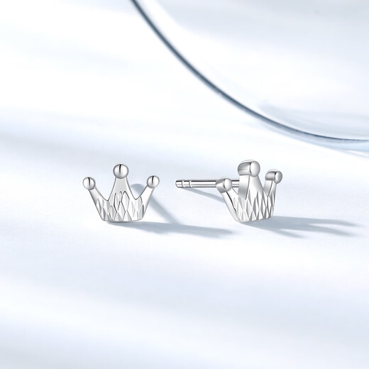 Chao Acer Platinum Crown Platinum Earrings for Women PT950 Earrings Exquisite and Versatile as a Gift for Your Girlfriend Priced at RMB 160 for one pair 1.4g