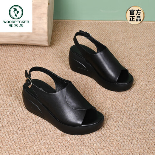 啄木鸟时尚坡跟凉鞋女款2025年夏季新款厚底松糕鞋一字扣百搭时尚鱼嘴鞋 黑色 35