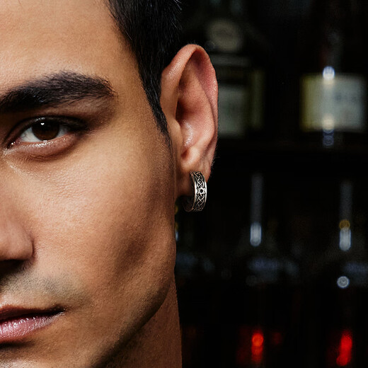 IDEAGEMER retro six-pointed star sterling silver earrings for boys, trendy and personalized men's niche earrings, single six-pointed star earrings