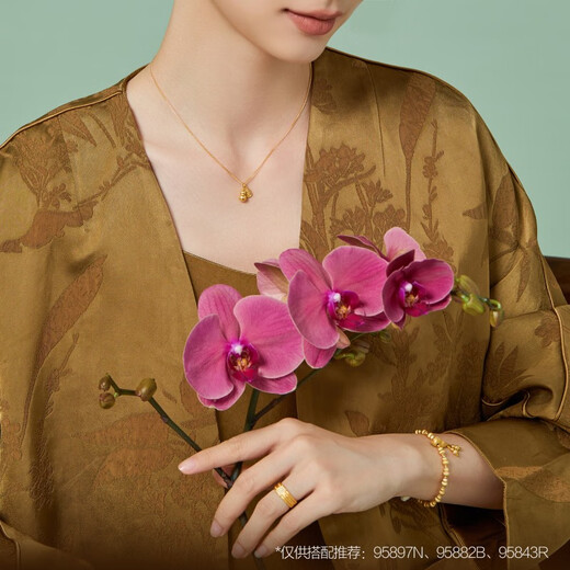 Chow Sang Sang Lucky Gourd Gold Necklace Pure Gold Small Gold Medal Pendant with Chain 95897N Priced at 47cm 4.85g