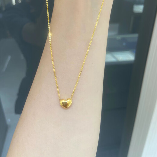 Chow Tai Fook Chinese Valentine's Day gift bath wearable classic reproduction small love necklace for women 18K gold daily versatile heart clavicle chain i heart necklace