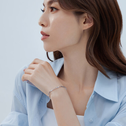 Lukfook Jewelry Platinum 950 mark hollow-cut platinum bracelet for daily gifting Price L04TBPB0021 7.47 grams (including labor cost 740 yuan)