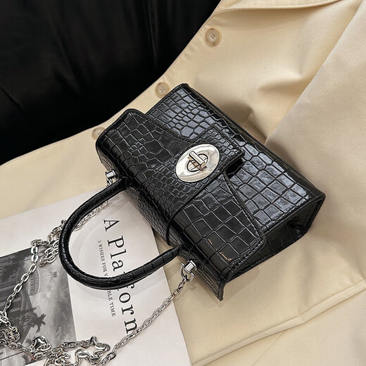 女百搭鳄鱼纹漆皮新款斜挎包2025锁扣时尚链条包包单肩手提小方包 黑色