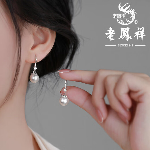 Lao Fengxiang 925 silver pearl earrings for women, sterling silver earrings, earrings, birthday gifts for girls, silver earrings for wife, high-end heart-warming pearl earrings* brand gift box