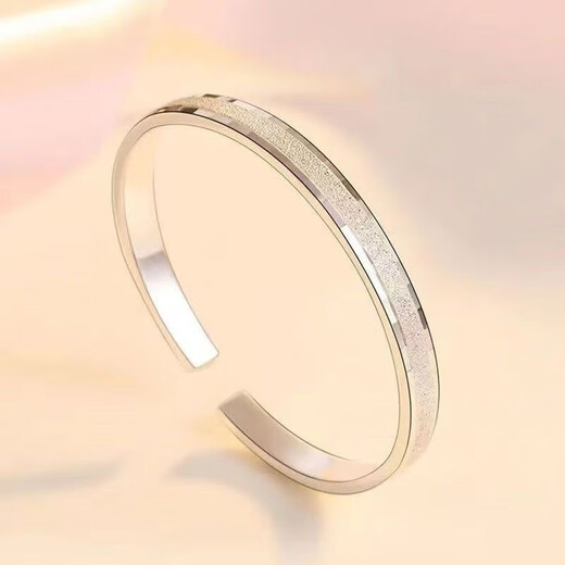 If you like it, place an order. Love is like the first sight. Sparkling Bracelet. Starry Open Bracelet. Women's New Style. Versatile and Young. M20 Starry Bracelet.