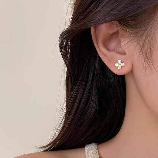 Qi Xiaomi s999 pure silver gardenia earrings for women sterling silver earrings niche high-end 2025 new light luxury female bestie earrings a pair of gardenia earrings 999 pure silver