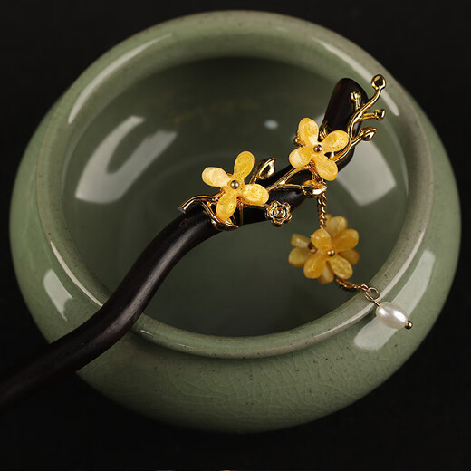 New antique ebony hairpin with hand-carved flowers, retro style and elegant Valentine's Day gift, red sandalwood and osmanthus hairpin