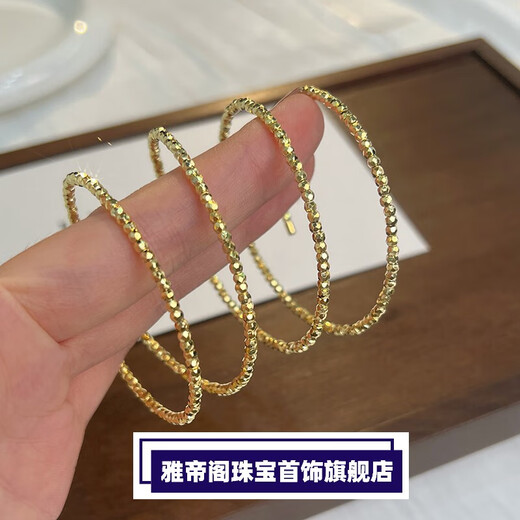 Yadige is sending gifts to such as flashing sterling silver, gold-plated platinum bracelet, gold-plated silver bracelet, light luxury, niche and exquisite, flashing bouncy bead bracelet, silver