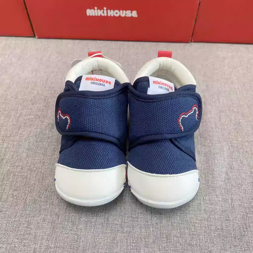 MIKIHOUSE is in stock and is available in seconds. Japan's award-winning toddler shoes for men and women, level 4 shoes, one section breathable, non-slip, corrective and comfortable, color matching, single layer, single product pin crown 22, inner length 13.5cm, suitable for 12.5cm foot length