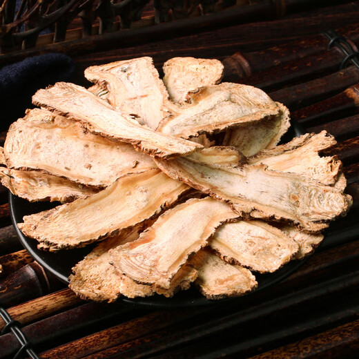 Banshan Nong Angelica 50G/бутылка китайские травяные лекарственные средства отобрали кусочки уроженца Гансу Анжелики и астрагалу, пропитанные водой, чтобы сделать кашу и суп, чтобы сделать чай здоровья питать кровообращение, регулировать менструацию и облегчить боль