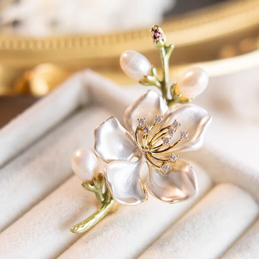 LANSILL magnolia brooch, high-end women's light luxury, freshwater pearl corsage, practical birthday gift for wife and girlfriend, freshwater pearl magnolia brooch, exquisite gift box