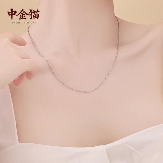 Zhongjinmao platinum O-shaped chain M buckle necklace as a birthday gift for my girlfriend. Platinum O-shaped chain M buckle necklace, about 2.85 grams.