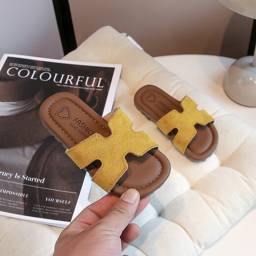 Children's soft-soled non-slip sandals for women's summer retro slip-ons, refreshing flat-soled comfortable beach shoes, yellow 34