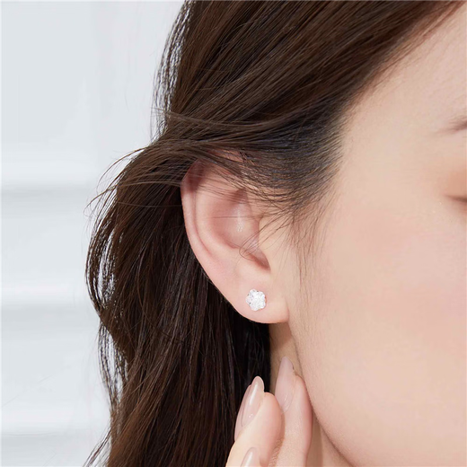 Lao Fengxiang S990 silver earrings for women, one-week silver earrings, birthday Chinese Valentine's Day gift for wife, girlfriend, mother, sweet lover full-body silver earrings