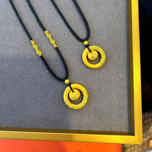 Qianjun Lao Fenghuang 9992025 Little Fat Fortune Ruyi Qiankun Circle Gold Pendant Handmade Rope Necklace with Gold Thread Rose Gift Box Lao Fengxiang Quality