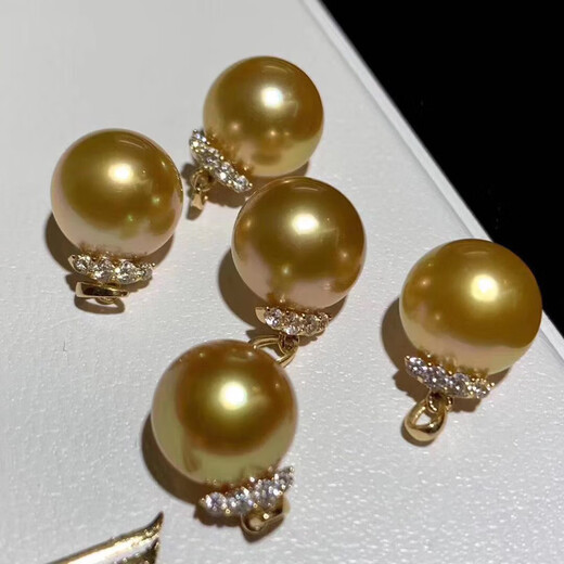 Chili DIY Pearl Accessories 18K Gold Pendant Empty Holder Versatile Pearl Necklace Pendant Holder for Women with 9-12mm Round 18K Gold Pendant Empty Holder Does Not Include Beads or Chains