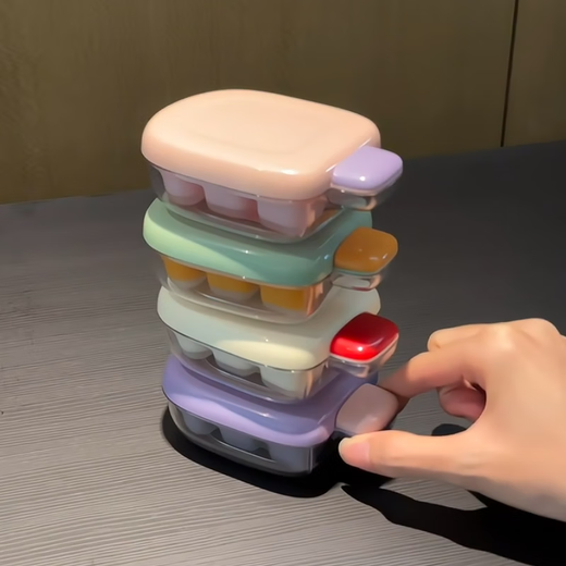 Ice cream mini ice cube mold push-type cool ice tray with lid ice box food grade silicone homemade frozen ice cubes two pack white + green