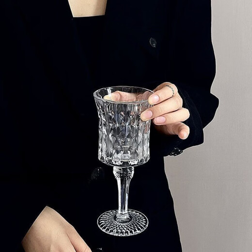 Chino French elegant ins transparent goblet high-value champagne glass red wine glass juice cup European relief glass small French style goblet/- 190ml 1 piece