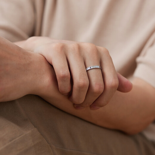 Lukfook Jewelry platinum 950 beaded wave pattern platinum ring for men and women, couple ring, single price F63TBPR0018 No. 8-2.90g (including labor cost 270 yuan)