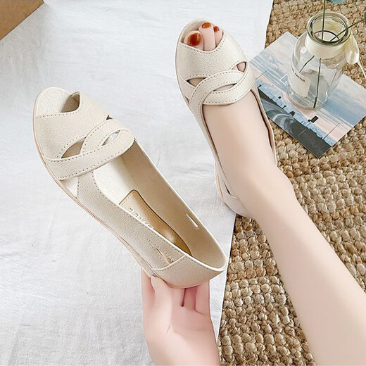 Neue Sommer-Mutterschuhe große Größe mittleren und älteren Sandalen modische und vielseitige Fischschuhschuhe flach nicht rutschloser weicher Softschuhe Fischmund Frauensandalen-Beige 39
