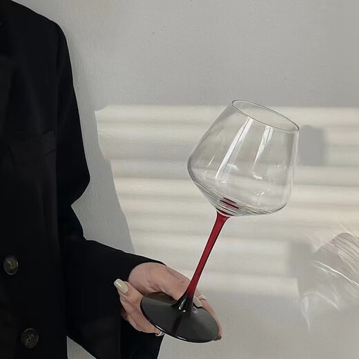 Qinkai goblet ins high-looking red wine glass light luxury goblet black and red bow tie crystal glass wine glass home white stem red wine glass 180ml