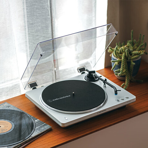 Audio-Technica AT-LP70X vinyl record player, fully automatic belt drive, dual speed record player, retro phonograph, record player, professional audio, 2025 new product LP70XBT Silver (WS)