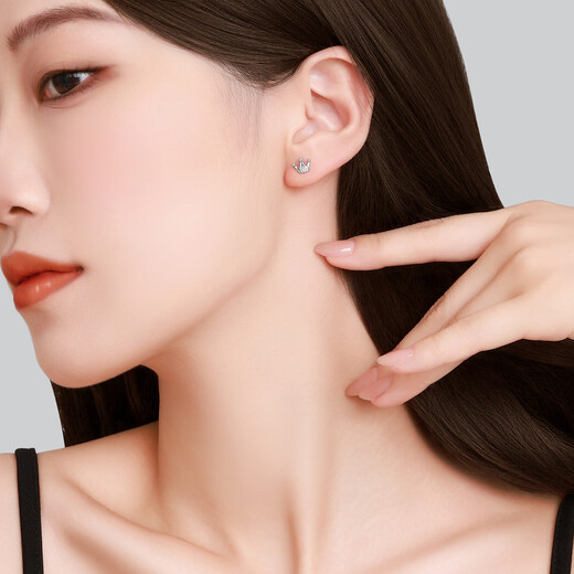 Chao Acer Platinum Crown Platinum Earrings for Women PT950 Earrings Exquisite and Versatile as a Gift for Your Girlfriend Priced at RMB 160 for one pair 1.4g