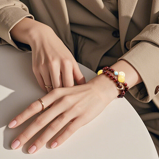Yueyin Baichuan beeswax bracelets chicken fat yellow beeswax with small leaf red sandalwood Buddhist beads multi-treasure bracelet about 6mm