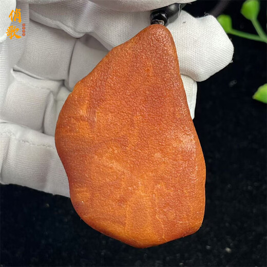 Qiaoge natural beeswax genuine raw stone handle piece Baltic amber flower wax pendant 34.37 grams