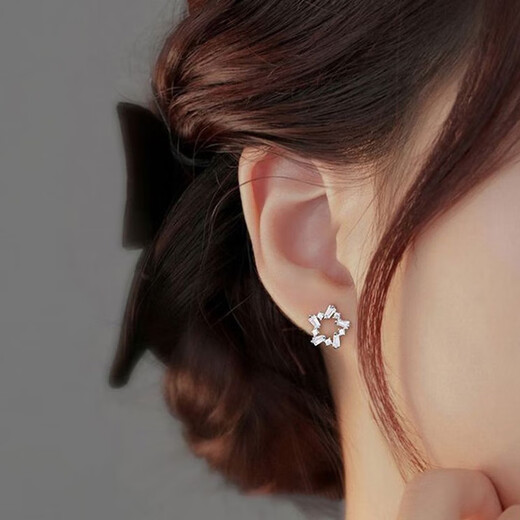 Bai Qixin star ear clip star-shaped hollow earrings without pierced earrings for women fashion simple zircon ear bone clip birthday gift star hollow ear clip-with ear plugs gift box
