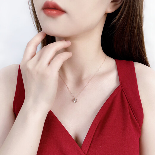 Lao Fengxiang Diamond 18K Gold Four-leaf Clover Smart Necklace Brand Gold Necklace Light Luxury Jewelry Valentine's Day Birthday Gift for Girls Diamond Necklace with Rose Gift Box