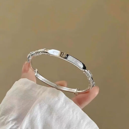 Authentic platinum bracelet for women, flowery push-pull adjustable platinum bracelet, moissanite gift for your lover, whitening/showing temperament/top quality/lucky push-pull bracelet, about 22 grams, the actual product shall prevail. Collect + follow for priority delivery