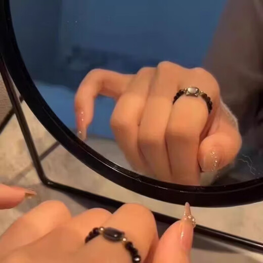 Couple ring birthday gift high-end good-looking cat best friend ring ins student niche faded girl gift black + white pair of cat rings