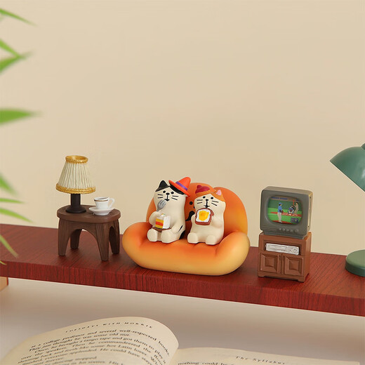 Yunya couple's warm little ornaments, cute cat desktop decoration, anniversary gift for boyfriend and girlfriend, housewarming gift, bread sofa + cake cat + toast cat