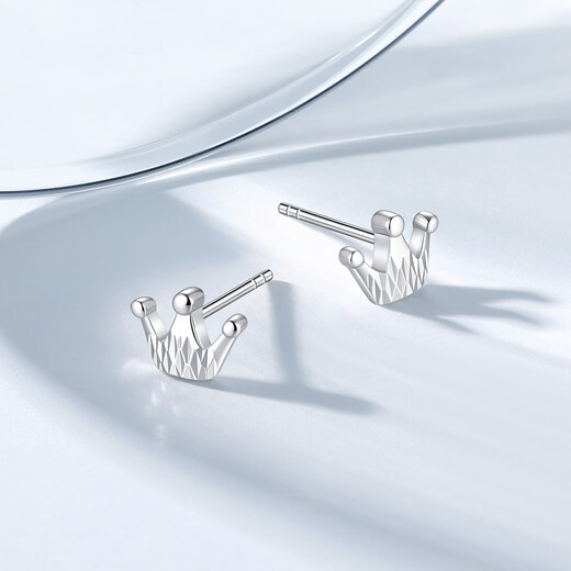 Chao Acer Platinum Crown Platinum Earrings for Women PT950 Earrings Exquisite and Versatile as a Gift for Your Girlfriend Priced at RMB 160 for one pair 1.4g