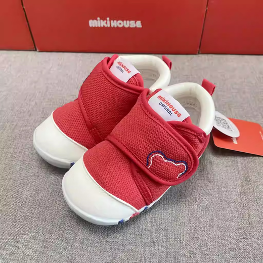 MIKIHOUSE is in stock and is available in seconds. Japan's award-winning toddler shoes for men and women, level 4 shoes, one section breathable, non-slip, corrective and comfortable, color matching, single layer, single product pin crown 22, inner length 13.5cm, suitable for 12.5cm foot length