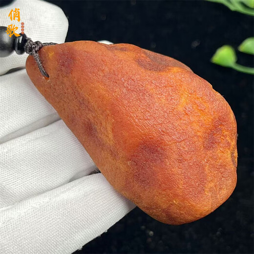 Qiaoge natural beeswax genuine raw stone handle piece Baltic amber flower wax pendant 34.37 grams