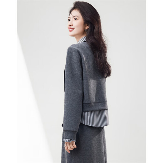 Xinfeiyu high-end spliced fake two-piece long-sleeved sweatshirt for women in autumn 25 autumn and winter new style small loose slimming top