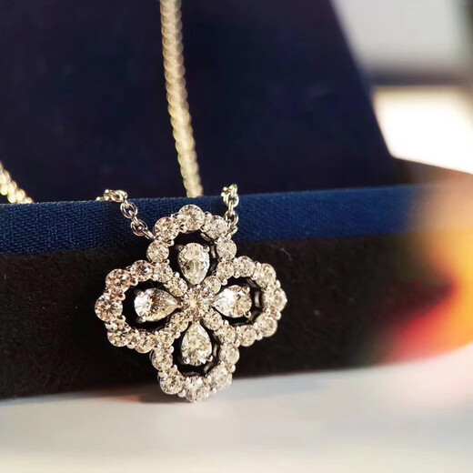 CAOXPT950 pure platinum micro-studded with diamonds imported from the United States D-color moissanite new white gold four-leaf clover pendant necklace pure platinum four-leaf clover necklace