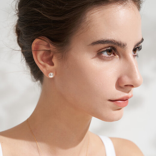 Tahitian 18K gold freshwater pearl earrings 9-10mm bright white pearl earrings as a birthday gift for your girlfriend