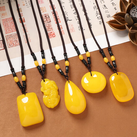 Fat Donglai's same style beeswax necklace, amber Pixiu pendant, retro sweater chain, men's and women's accessories 9-Beeswax Gourd