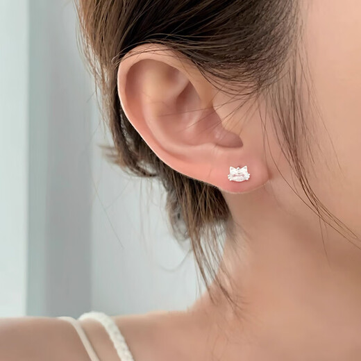Nianfu S999 Pure Silver Kitten Earrings for Women, Pure Silver for Ear Holes, No Picking for Sleeping, Cute Mid-Autumn Festival Gift for Girls, Kitten Earrings, 999 Pure Silver