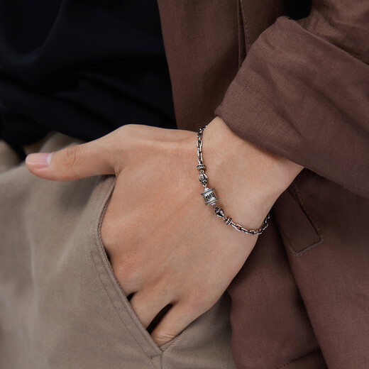 Lukfook Jewelry Six-Word Mantra Platinum 950 Retro Electric Black Craftsmanship Platinum Bracelet Men Price G07P0007DS 15.09 grams (including labor cost 2037 yuan)