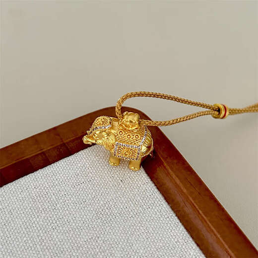 Only a pair of ancient 18k gold small gold elephant pendant necklace 2025 new exquisite retro clavicle chain for best friends small gold elephant pendant + coffee rope
