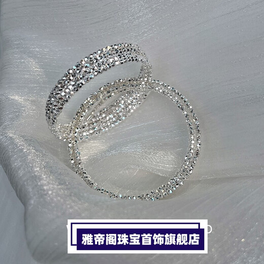Yadige is sending gifts to such as flashing sterling silver, gold-plated platinum bracelet, gold-plated silver bracelet, light luxury, niche and exquisite, flashing bouncy bead bracelet, silver