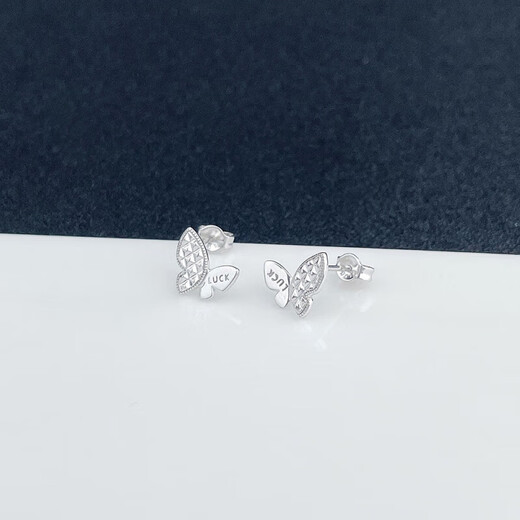 Laomiao platinum LUCK diamond butterfly earrings, a light and luxurious gift for your girlfriend, about 2.57g