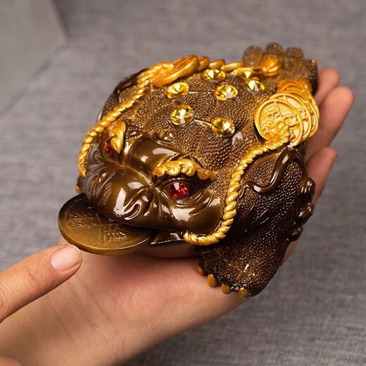 Ye Yu tea pet ornaments change color and can raise golden toads. Tea set and tea table accessories. Creative tea table and Pixiu tea tray. Tea pet ornaments change color and can raise golden toads. Tea set and tea.