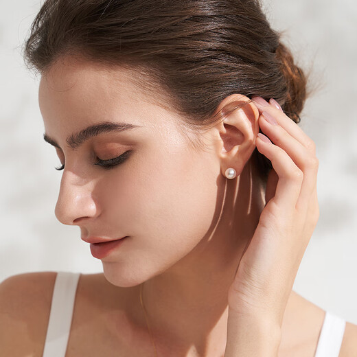 Tahitian 18K gold freshwater pearl earrings 9-10mm bright white pearl earrings as a birthday gift for your girlfriend